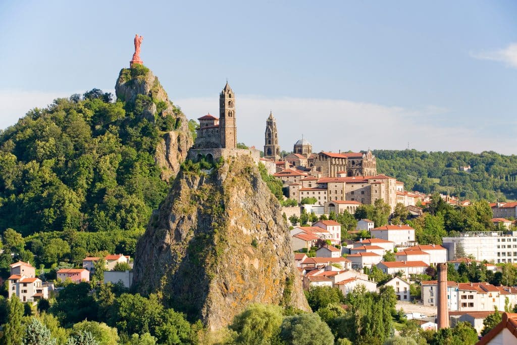 le,puy,en,velay,and,chapelle,saint,michel,d'aiguilhe,,auvergne,