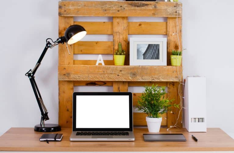 diy,workspace,make,with,pallet.,computer,blank,on,the,desk