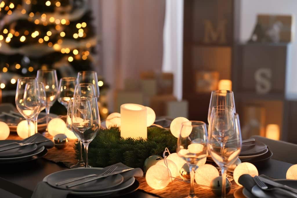 table,served,for,christmas,dinner,in,living,room