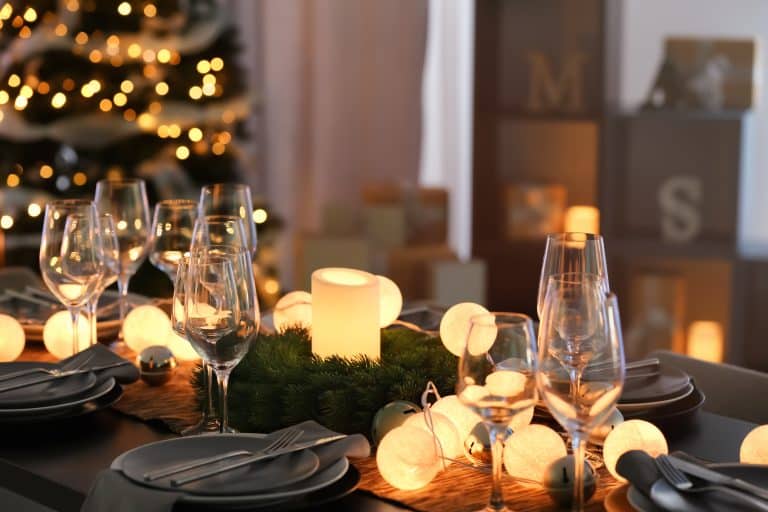 table,served,for,christmas,dinner,in,living,room