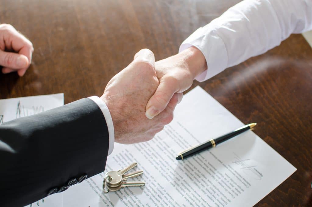 estate,agent,shaking,hands,with,his,customer,after,contract,signature