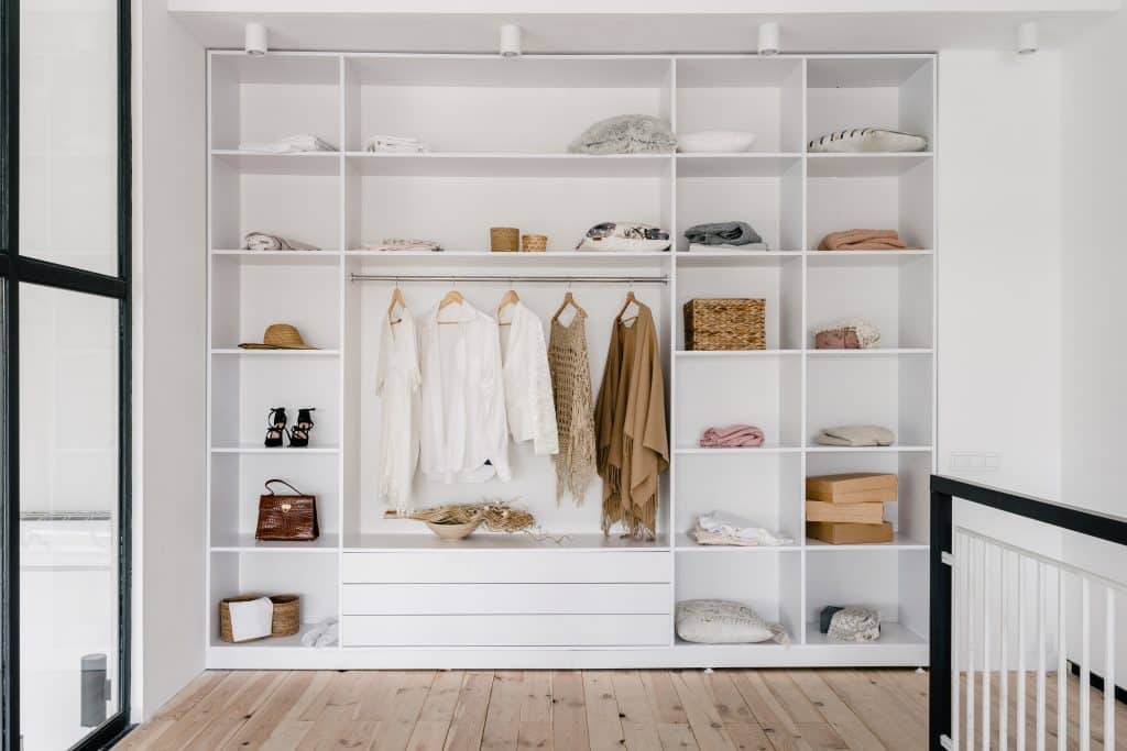 front,view,of,modern,and,large,wardrobe,in,dressing,room