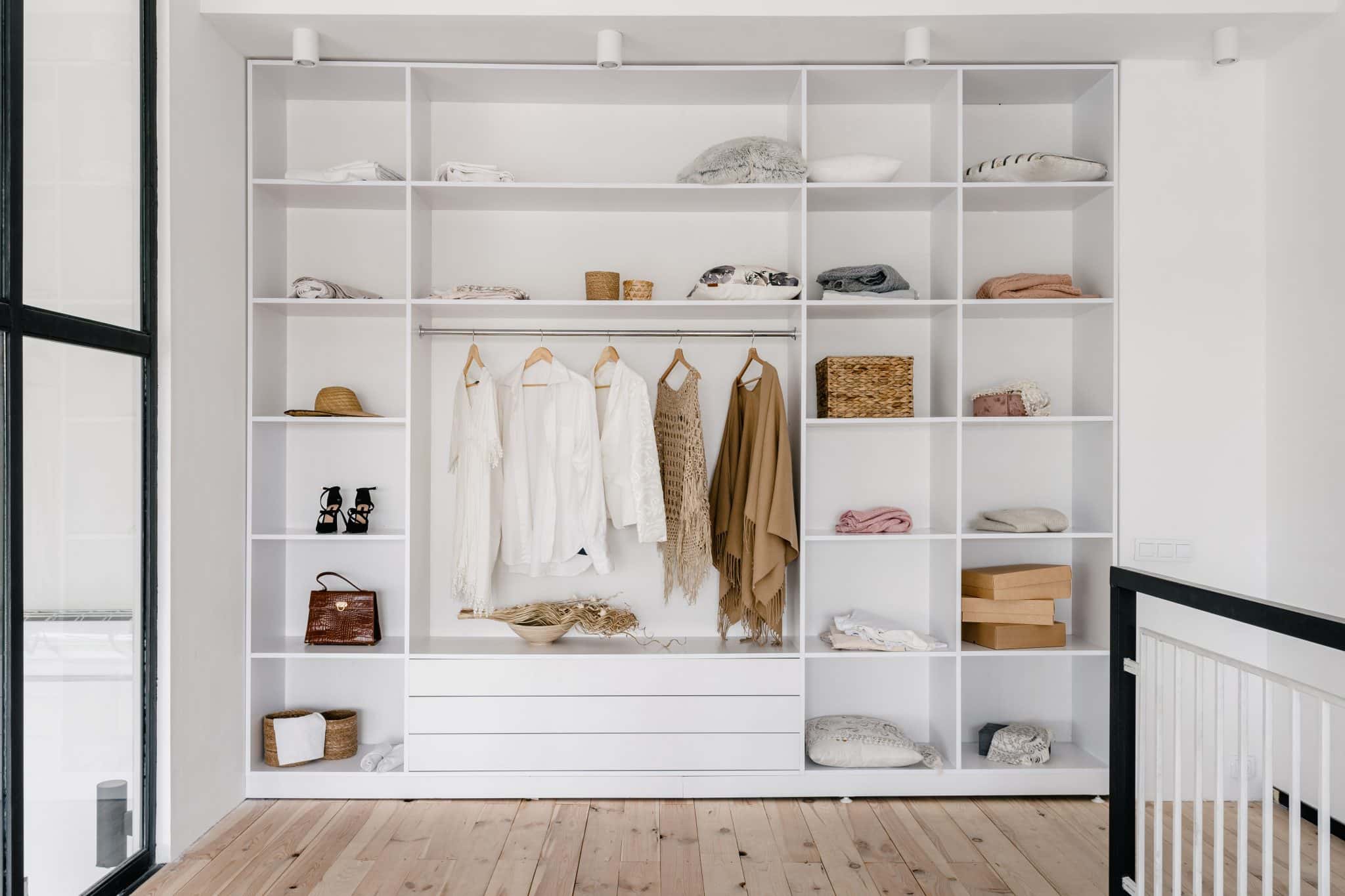 Rangement sous-vêtements sur cintres - Dressing organisé !