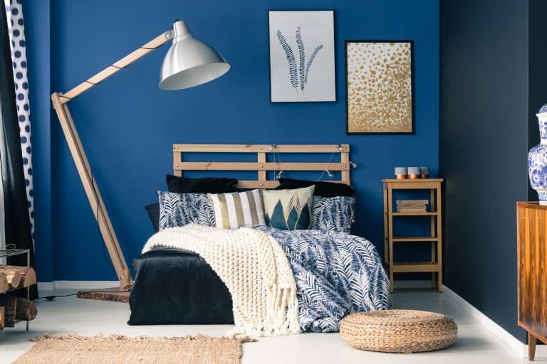 stylish,bedroom,interior,with,dark,blue,wall